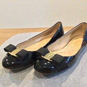 Ferragamo Varina ballerina shoes  SZ 5.5
